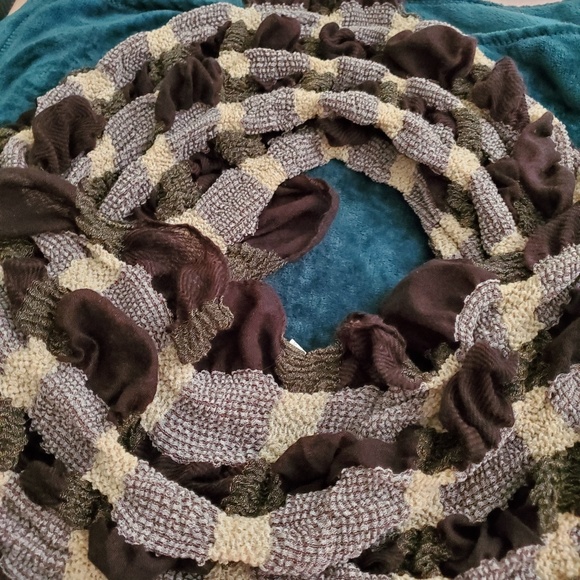 Scarves - Picture 8 of 8